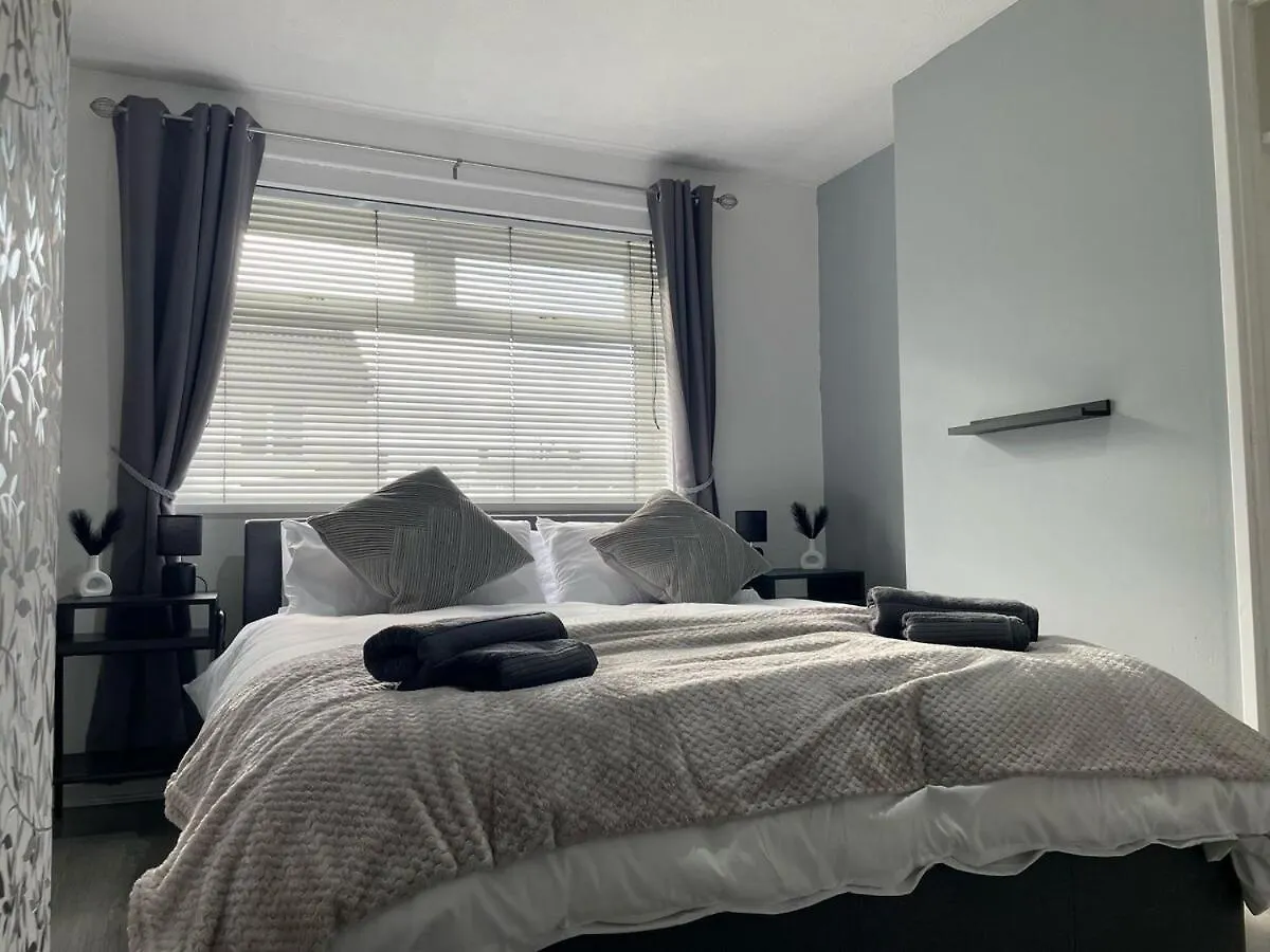 Central 3Br Apartment Spacious, Modern, Cozy 벨파스트 0*,  영국