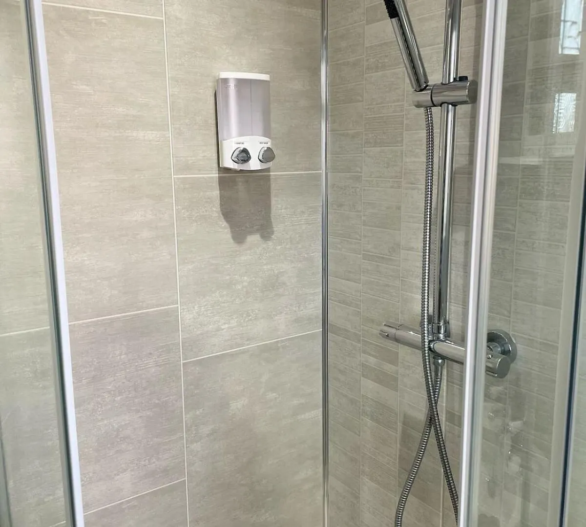 Central 3Br Apartment Spacious, Modern, Cozy 벨파스트 0*,